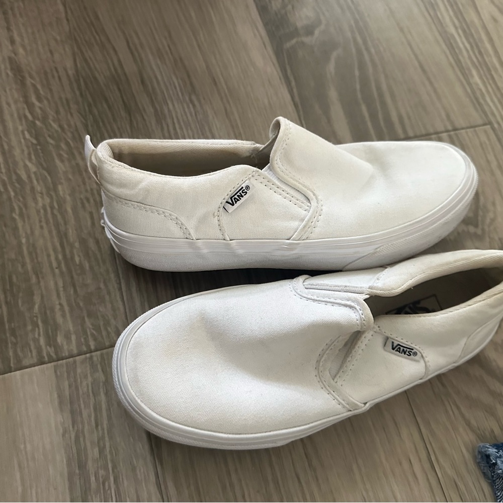 Vans worn once size 3 but fit woman’s size 5 or 5.5!
